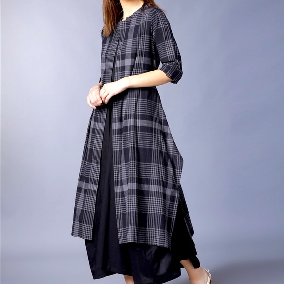 Women Black solid A-line dress with jacket - Picture 5 of 14